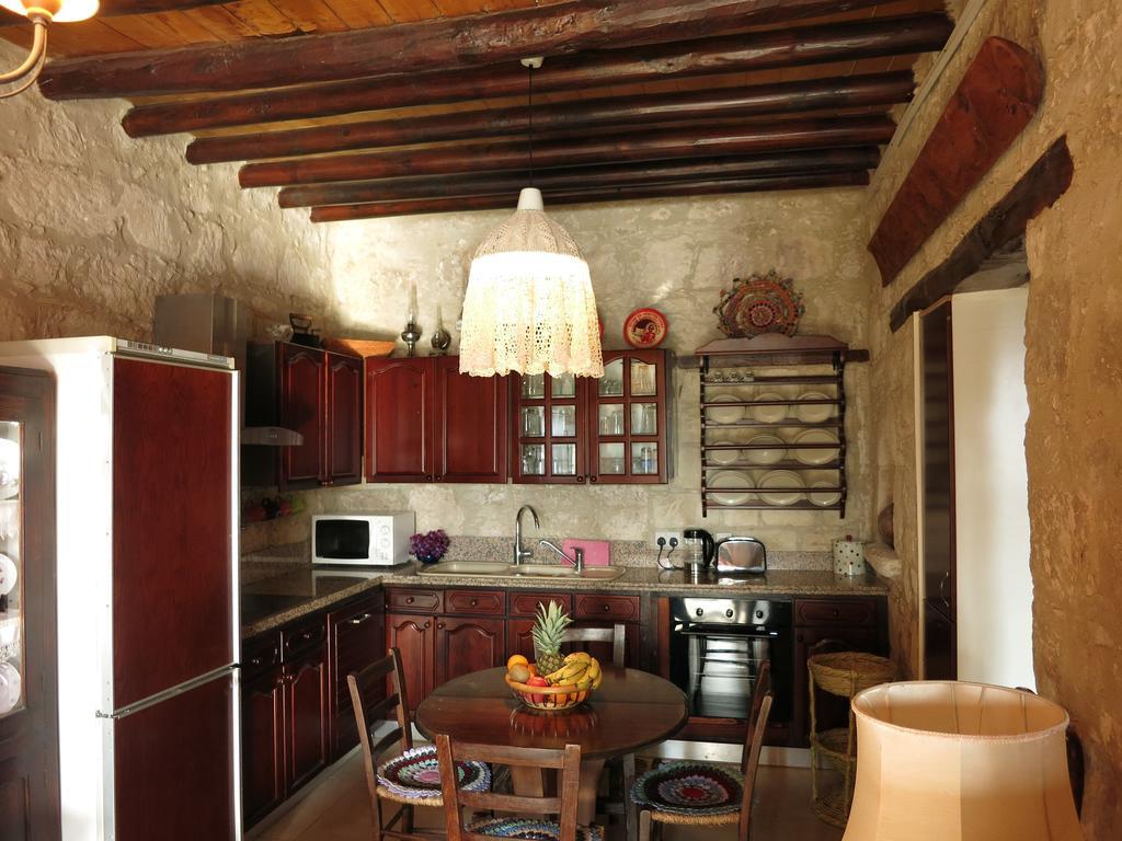 Simona Stone House Villa Polis Phòng bức ảnh